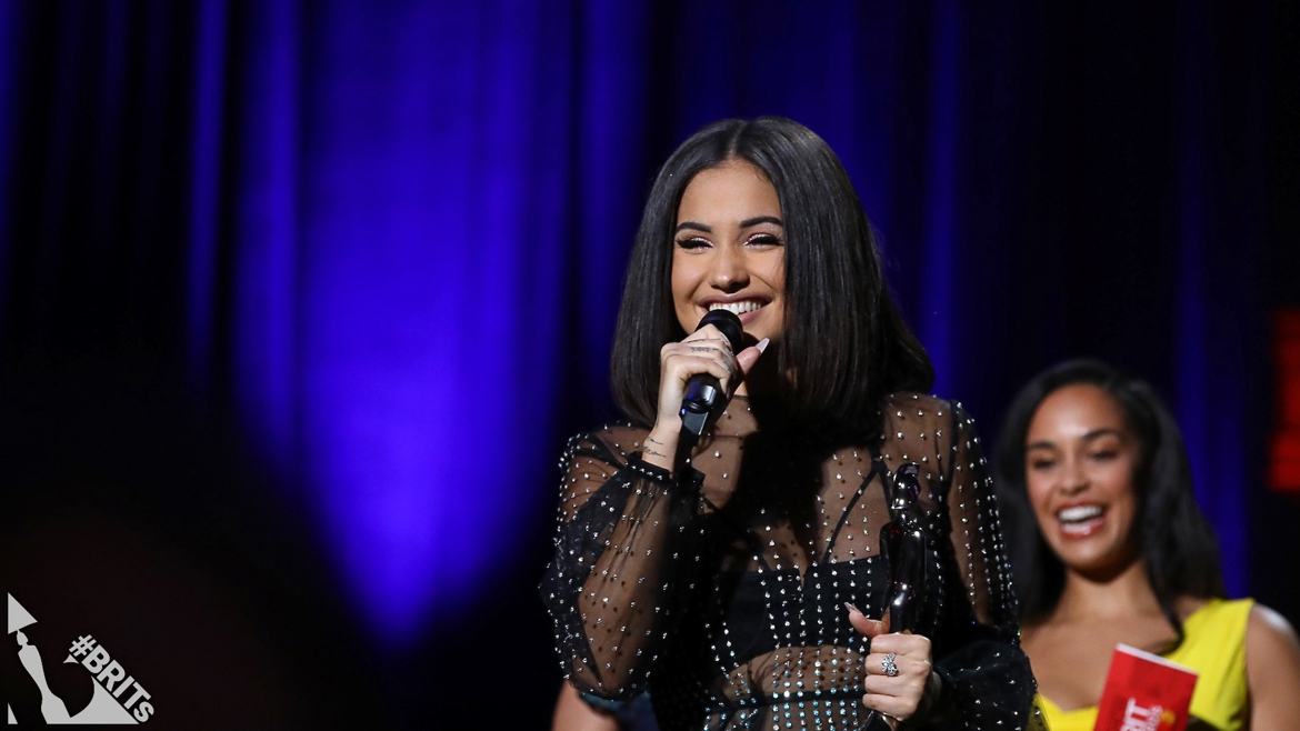Mabel wins Female Solo Artist